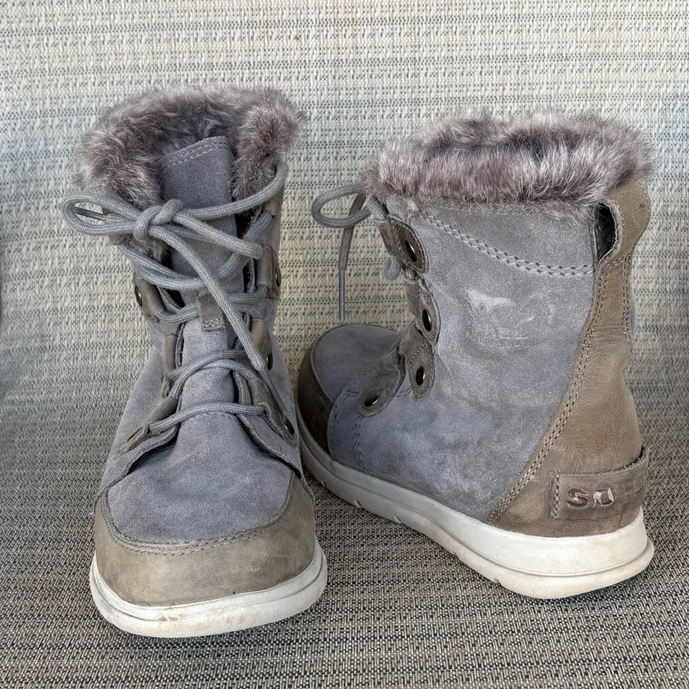 Sorel Explorer Joan Boots Gray Suede Leather Faux Fur Lace Up Waterproof Sz 8.5